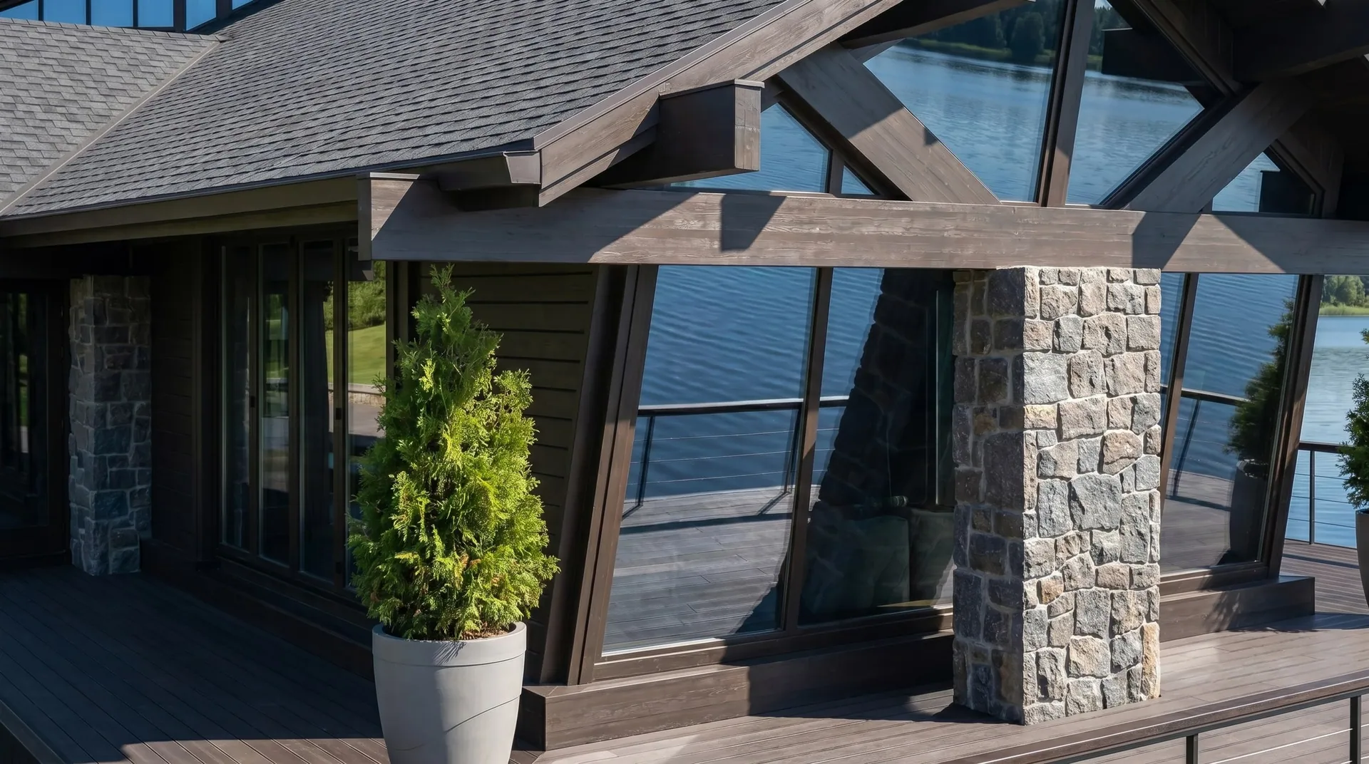 House Boat in the Style of a Chalet gallery image 3.2